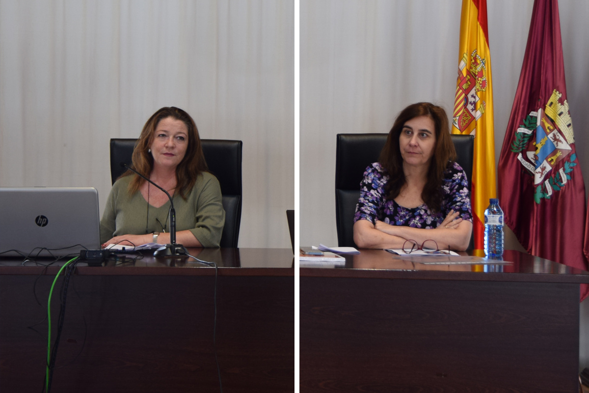 Las profesoras María del Mar Andreu (a la izquierda de la imagen) y Soledad Martínez.